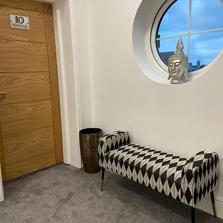 10 Penthouse 2 Bedrooms, Sleeps X 4 Holiday home York